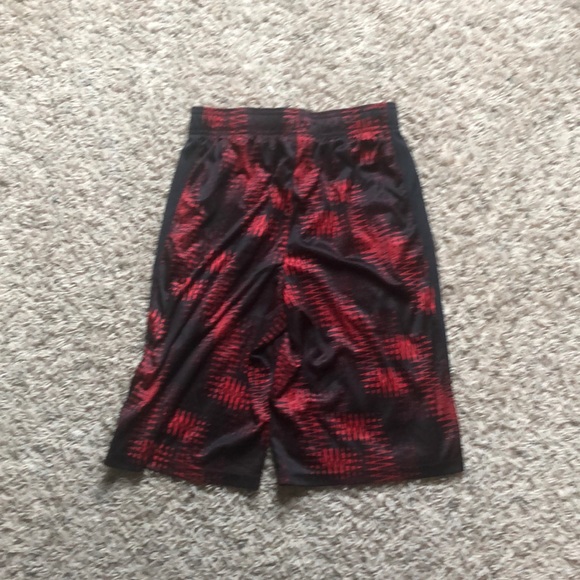 Black and red Under Armour shorts - Picture 2 of 3